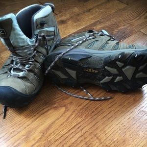Lace up leather hiking /trail boots -keen